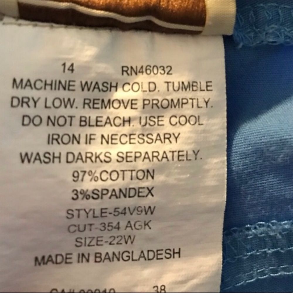 Company Collection Size 22 Blue Capris - Picture 4 of 4